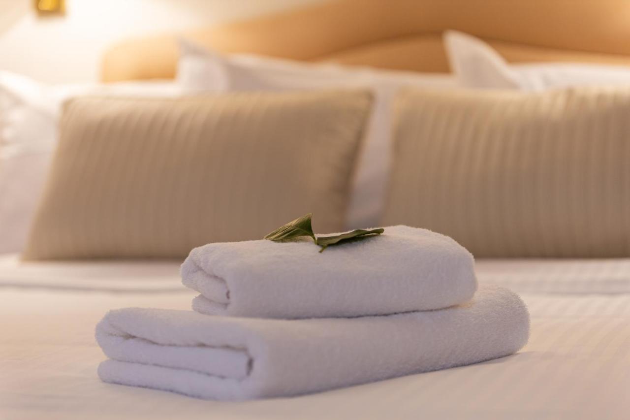 In Marble Hotell Volos Eksteriør bilde