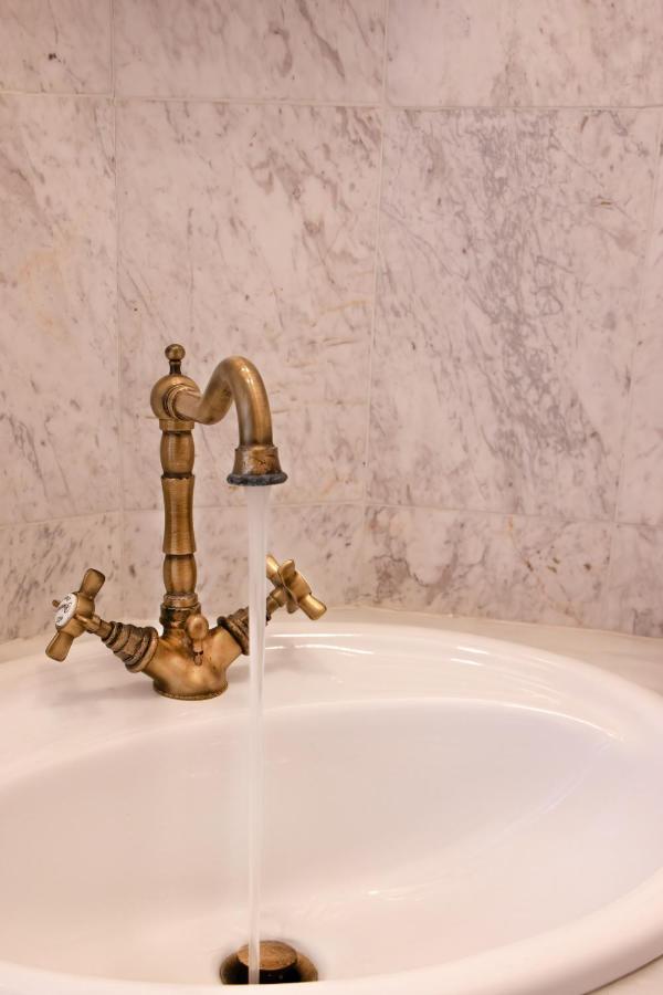 In Marble Hotell Volos Eksteriør bilde